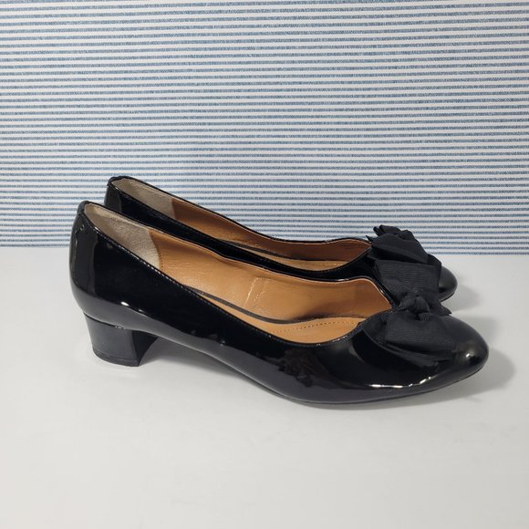 Gorgeous J. RENEÉ Cameo Bow Closed Toe Pump Heel Women's Size 7.5M